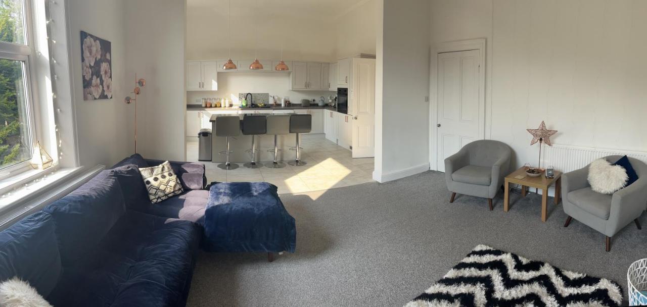 Stunning Bebington Maisonette - Large Private Drive And Entrance, Good Transport Links Εξωτερικό φωτογραφία